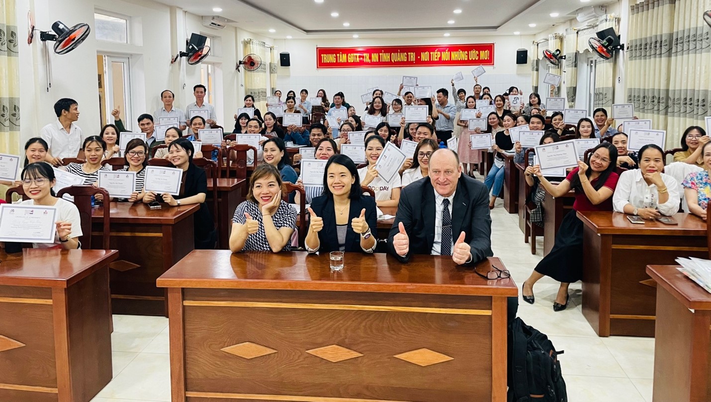 VietTESOL OPEN Support Team Reaches out to Teachers in Quang Tri Province