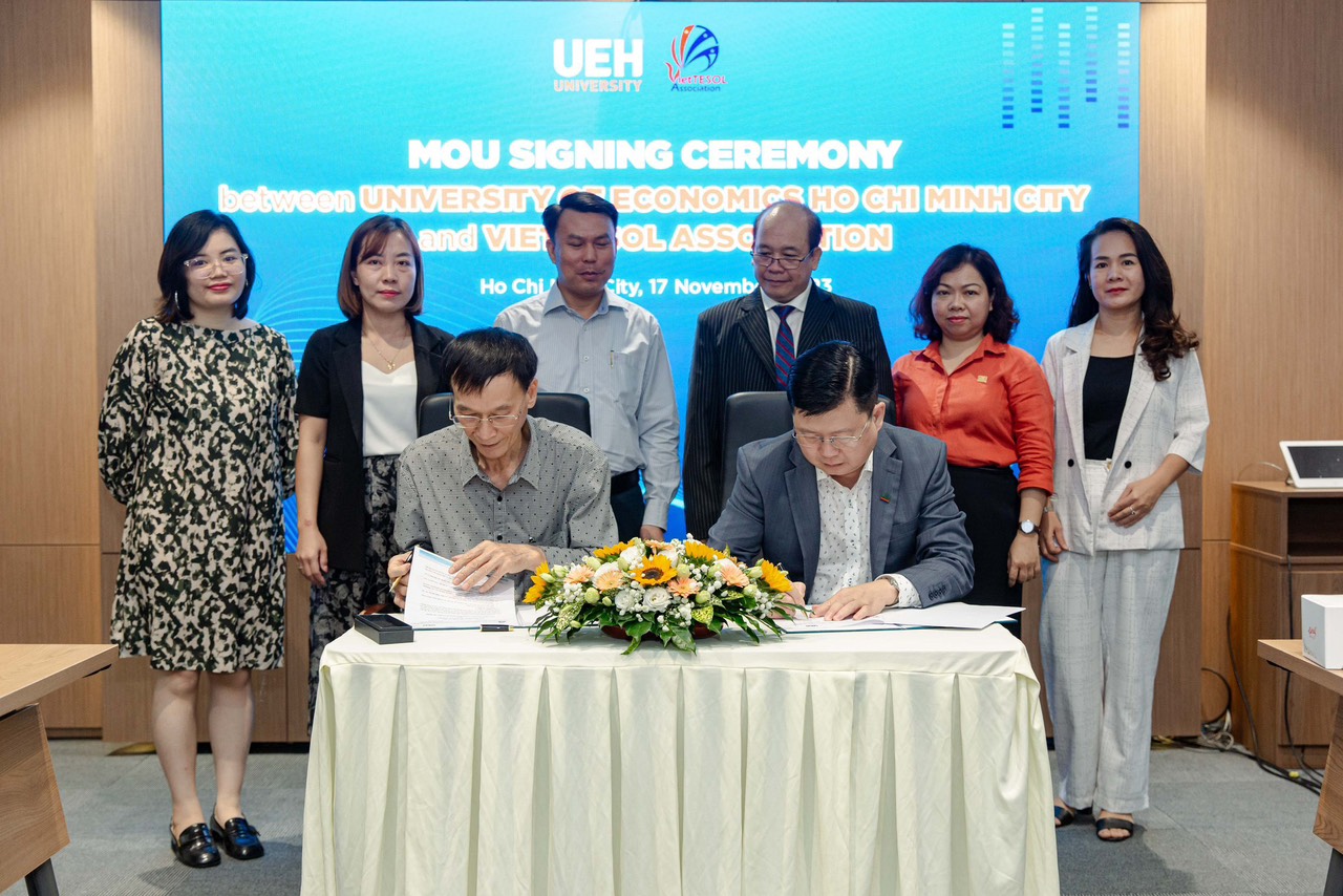 VietTESOL kicks off VIC2024 by signing an MOU with University of Economics Ho Chi Minh City 